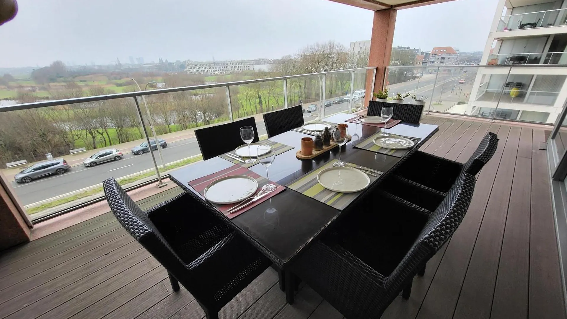 Spacious Apartment With Large Terrace & Parking In 奥斯滕德 比利时