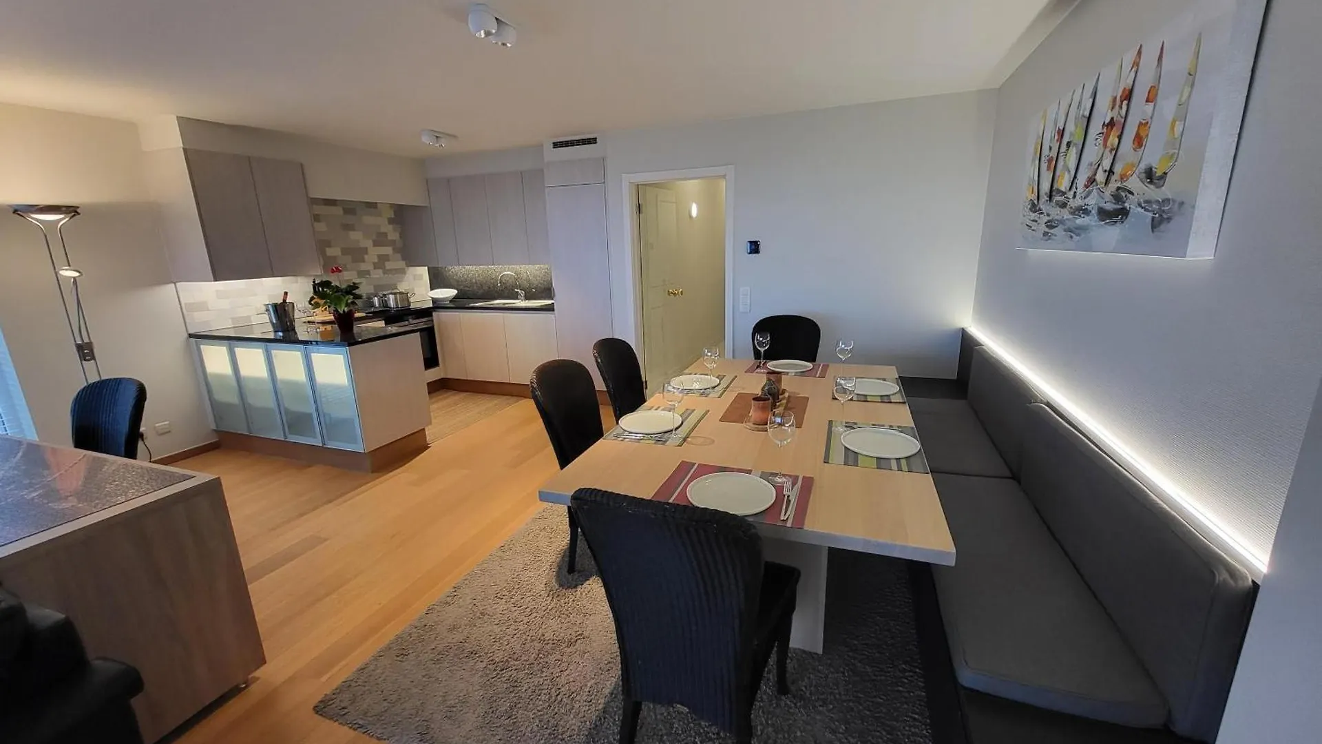 Spacious Apartment With Large Terrace & Parking In 奥斯滕德